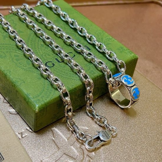 Gucci Vintage Finish Pendant Necklace Trendy Versatile Jewelry
