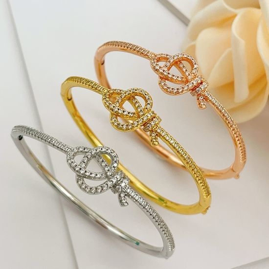 Tiffany & Co. Hinged Bangle Elegant Classic Fashion Jewelry