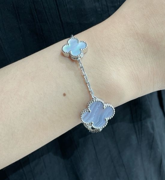 Van Cleef & Arpels VCA Four-flower Chalcedony Mother-of-pearl Bracelet