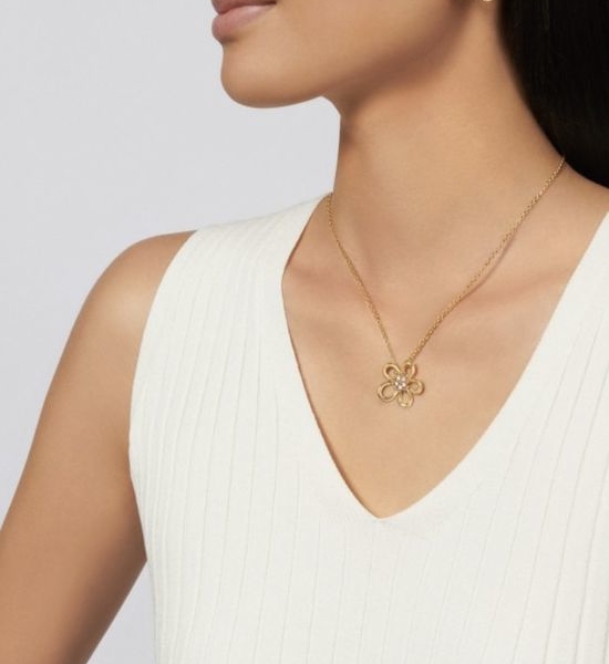 Van Cleef & Arpels VCA Hollow Flower Shape Diamond Necklace