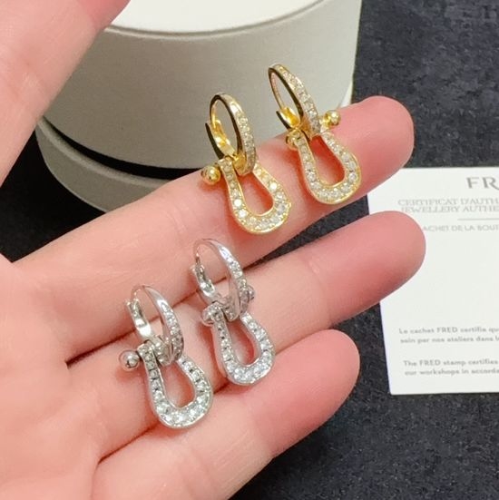 Fred Horseshoe Buckle Decorated Stud Earrings