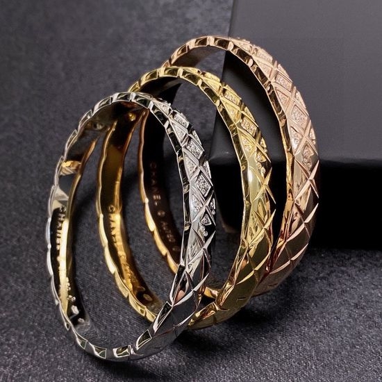 Chanel Quilted Diamond Retro Elegant Bangle