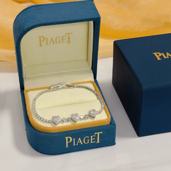 Piaget Luxury Inlaid Diamond Bracelet V Gold Material