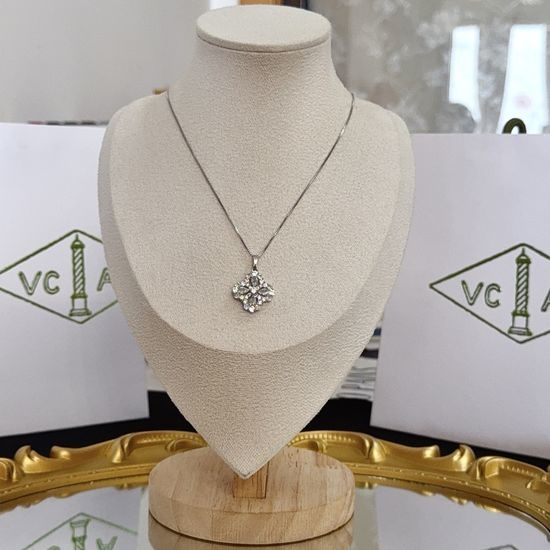 Van Cleef & Arpels VCA Clover Pattern Inlaid Diamond Necklace