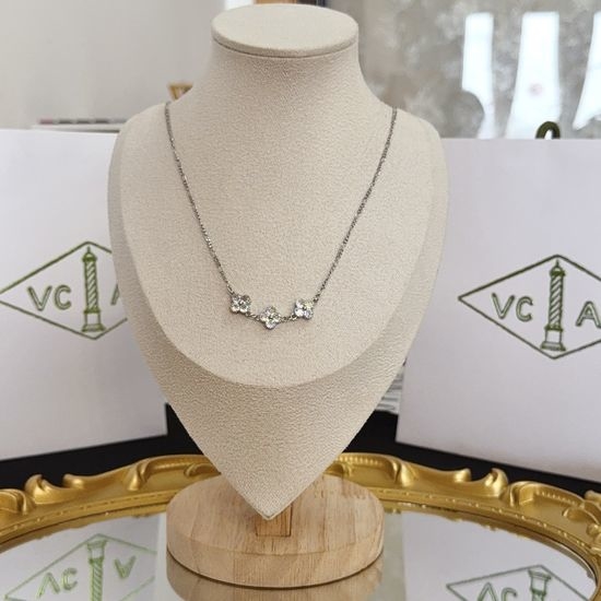Van Cleef & Arpels VCA Clover Full Diamond Pendant Necklace