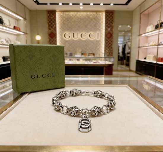 Gucci Classic Refined Understated Luxury Bracelet