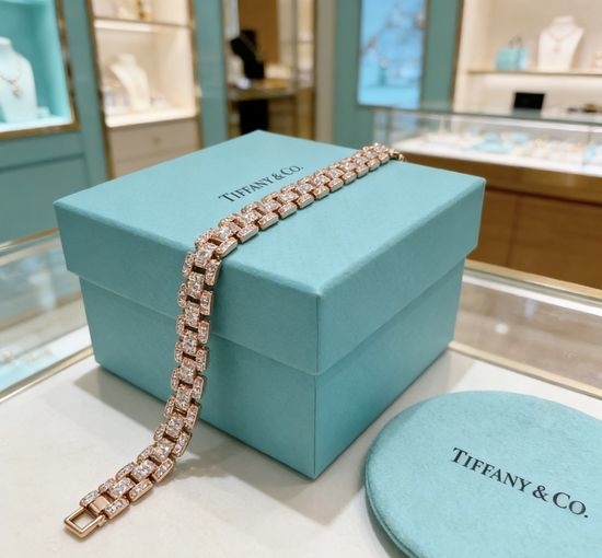 Fendi Marquise Cut Bracelet with Delicate Setting