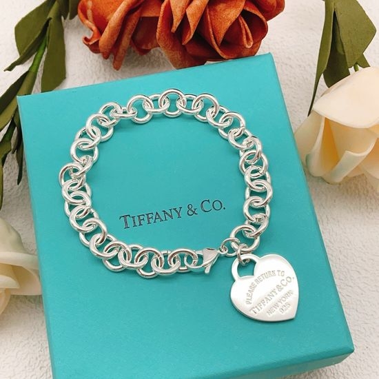 Tiffany & Co. Polished Peach Shape Delicate Bracelet