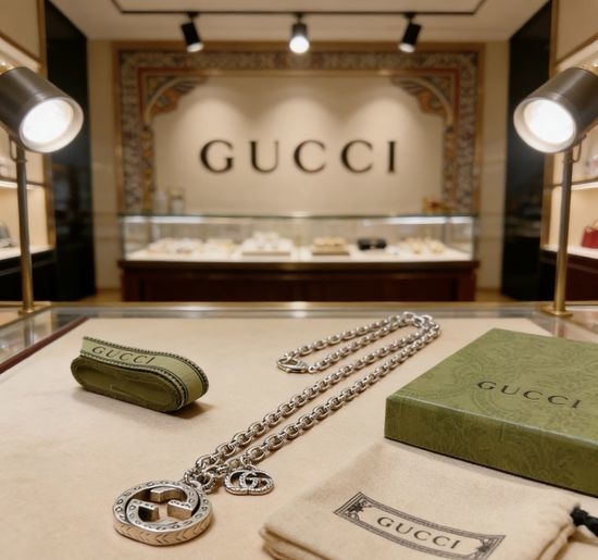 Gucci Vintage Pattern Necklace for Daily Wear