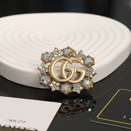 Gucci Double G Logo Brooch Pearl Border Design