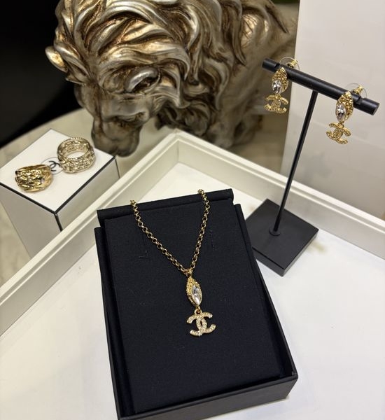 Chanel Tassel Crystal Pendant Shiny Necklace