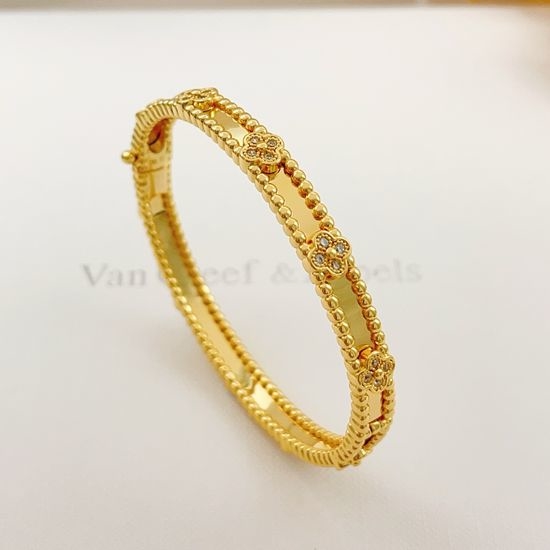 Van Cleef & Arpels VCA Exquisite Kaleidoscope Design Gold Bangle