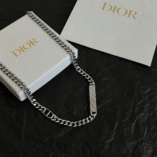 Christian Dior CD Chic Dior Necklace with Classic Design