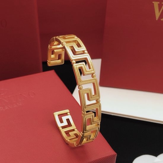 Versace Minimalist Classic Style Bangle