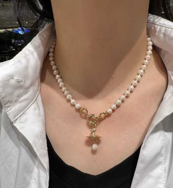 Vivienne Westhood Elegant Pearl Saturn Necklace Jewelry