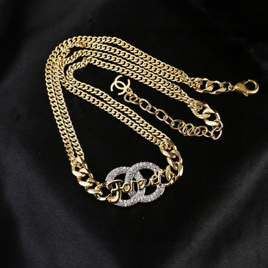 Chanel Classic Skin-friendly Pendant Necklace