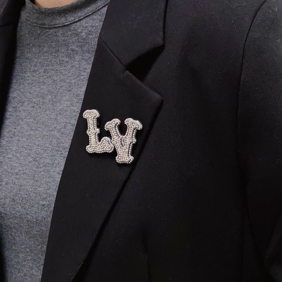 Louis Vuitton LV Diamond Pearl Decorative Brooch