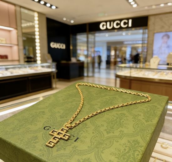 Gucci Distressed Classic Pendant Chain Necklace