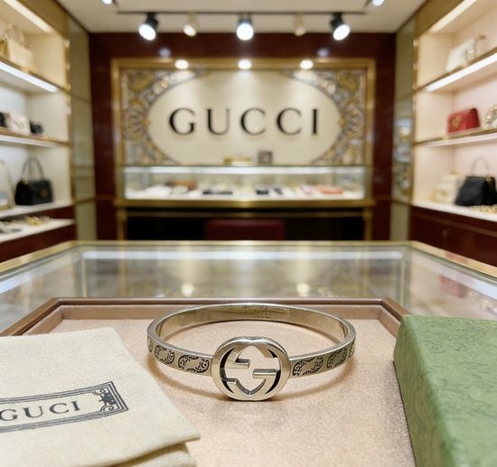 Gucci Vintage Classic Engraved Bangle