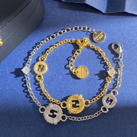 Fendi Hollow Round Diamond Inlaid Bracelet