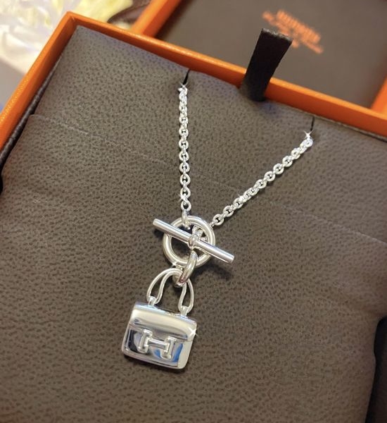 Hermes Delicate Bag Shaped Pendant Necklace