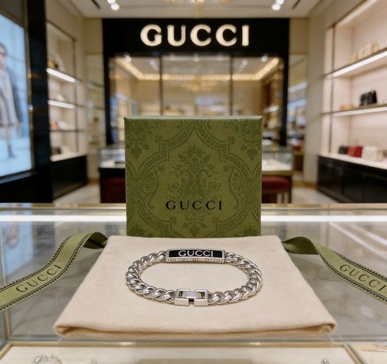 Gucci Classic Patterned Bracelet for Everyday Wear