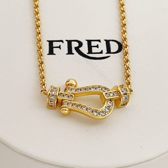 Fred Horseshoe Buckle Necklace Special Exquisite Accessory