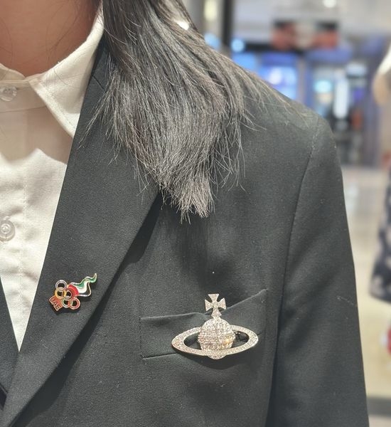 Vivienne Westhood Exquisite Punk Style Minimalist Brooch