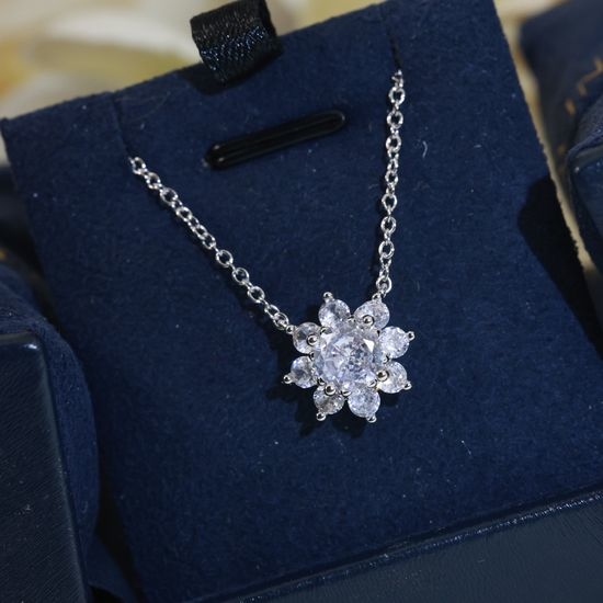 Harry Winston Rhinestone Flower Pendant Adjustable Necklace