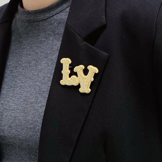 Louis Vuitton LV Sparkly Rhinestone Pearl Gold Brooch