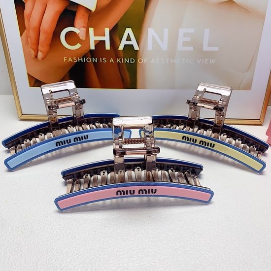 Miu Miu Elegant Acetate Hair Claw Clip