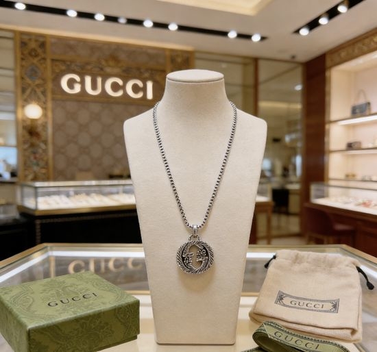 Gucci Retro Pendant Necklace Fashion Accessory