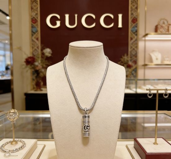 Gucci Vintage Style Classic Pendant Necklace