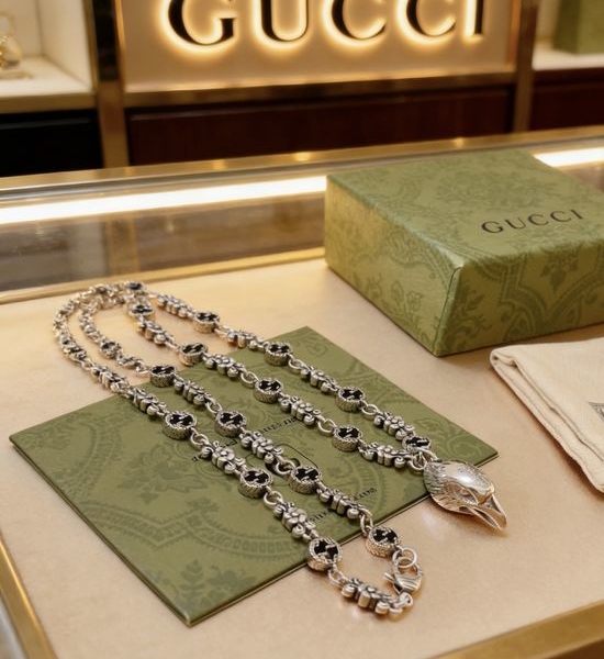 Gucci Eagle Head Decor Vintage Necklace