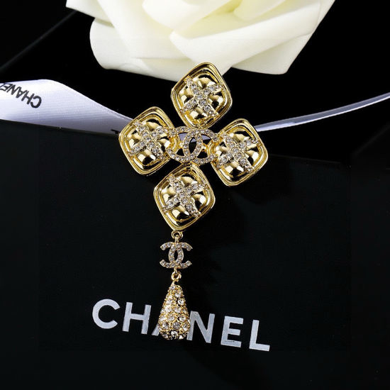 Chanel Elegant Water Drop Rhinestone Brooch