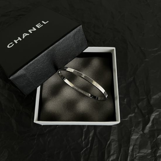 Chanel Vintage Style Exquisite Delicate Bangle