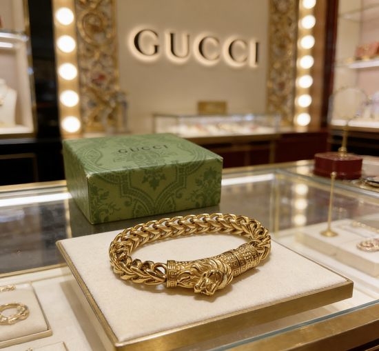 Gucci Premium Delicate Bracelet for Matching Outfits