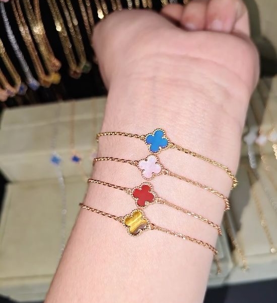 Van Cleef & Arpels VCA Single Flower Agate Bracelet