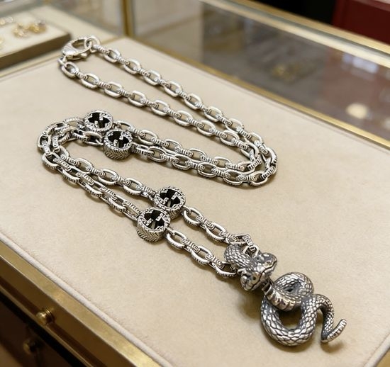 Gucci Classic Vintage Distressed Chain Necklace