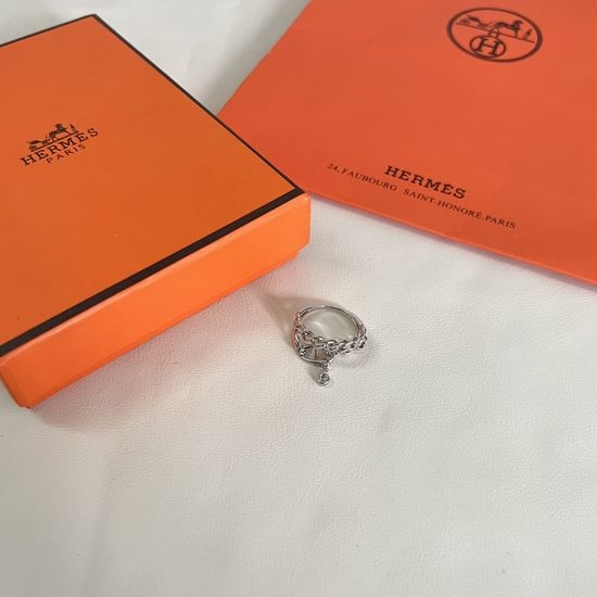 Hermes Delicate Elegant Temperament Ring