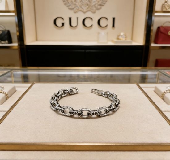 Gucci Classic Exquisite Logo Bracelet For Daily Wear