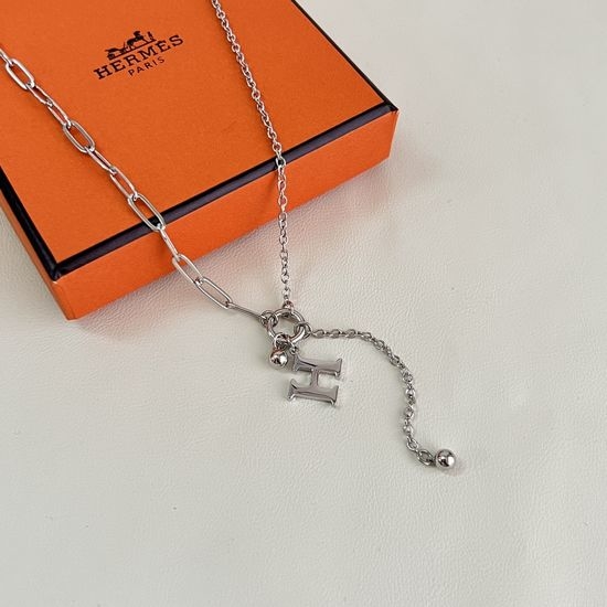 Hermes Delicate Premium Pendant Necklace