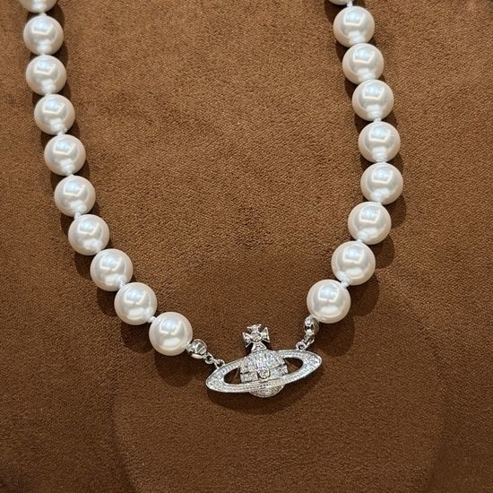 Vivienne Westhood Saturn Pearl Delicate Necklace
