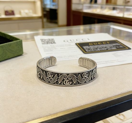 Gucci Classic Double G Vintage Bangle