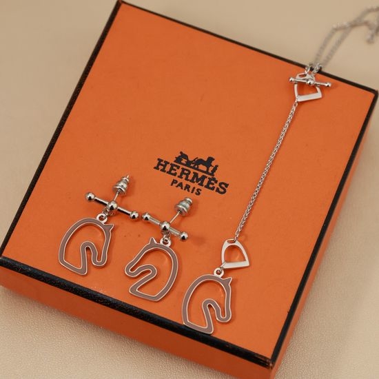 Hermes Horse Head Design Needle Stud Earrings