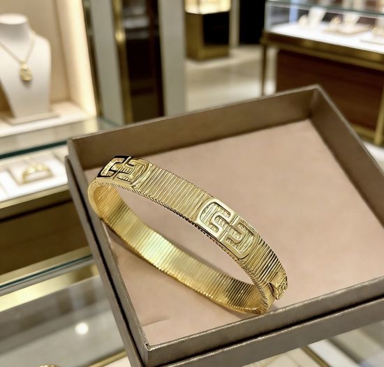 Bvlgari Paperclip Shaped Elegant Bangle