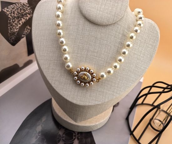 Vivienne Westhood Elegant Satun Design Necklace Set