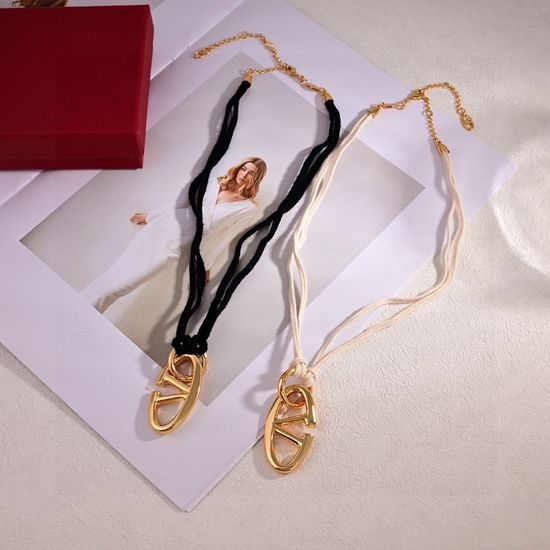 Valentino Minimalist Versatile Fashion Necklace
