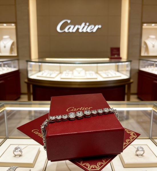 Cartier Classic V-gold Bracelet Elegant Minimalist Jewelry