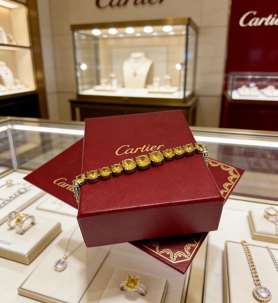 Cartier Refined V-Gold Everyday Bracelet